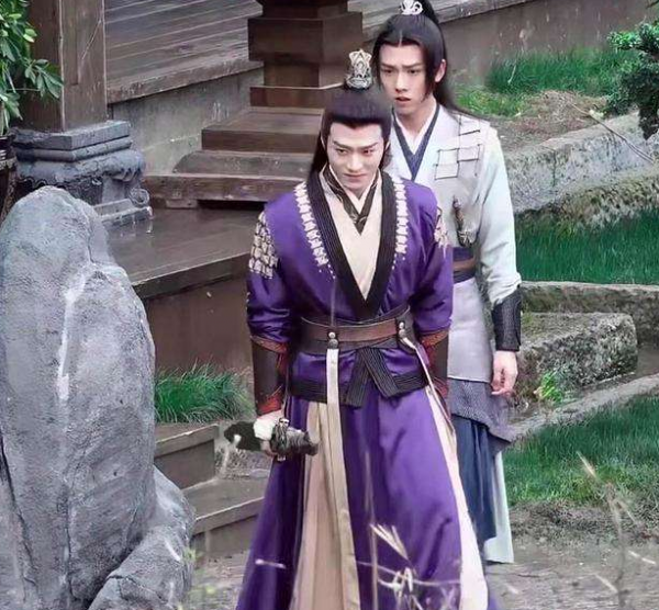 《夜燕白》過審，錯過“周子舒”的他，還能憑藉雙男主劇爆紅嗎？