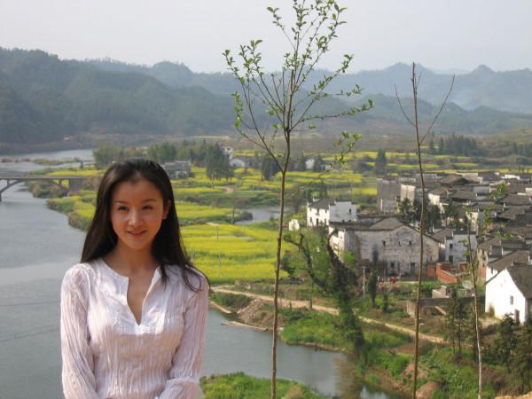 被導演侄子暴打，嫁2婚聯想總監，退出娛樂圈的孫菲菲，該怪誰呢