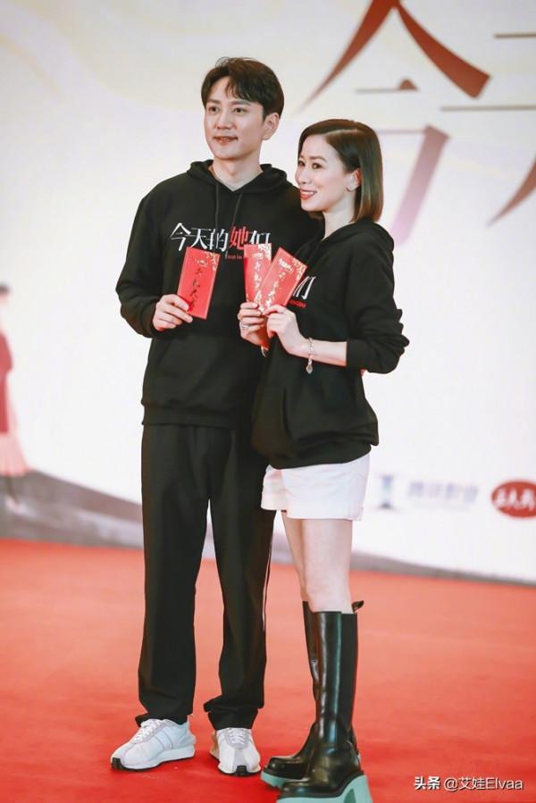 佘詩曼新戲開機學聰明，穿衛衣配短褲秀身材，1米6穿綠色靴更誇張