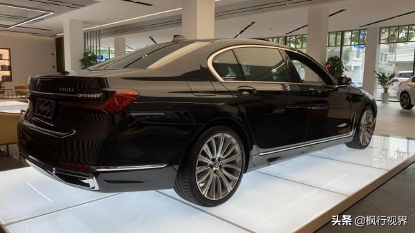 針尖對麥芒！奧迪A8L和寶馬740Li對比實拍，誰會是最佳之選？