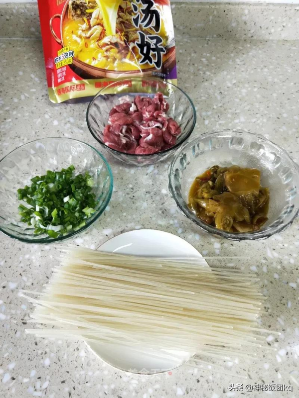 酸湯真的太有魔力了！酸爽過癮，超級下飯！熱乎乎的，太美味啦