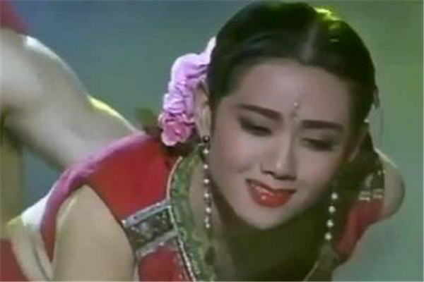 “孔雀公主”楊麗萍:63歲無兒無女,30年不吃米飯,指甲已留40年 “孔雀公主”楊麗萍:63歲無兒無女,30年不吃米飯,指甲已留40年