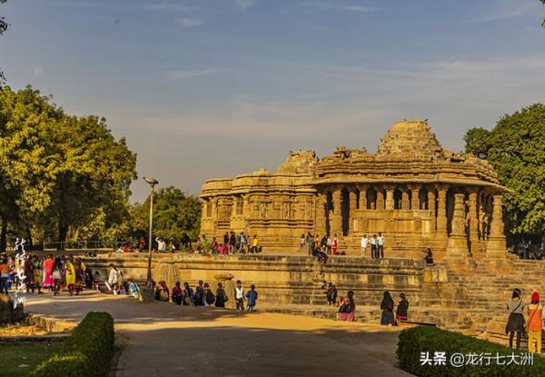 歷經千年風雨的莫德赫拉太陽神廟，精美絕倫，令人歎為觀止