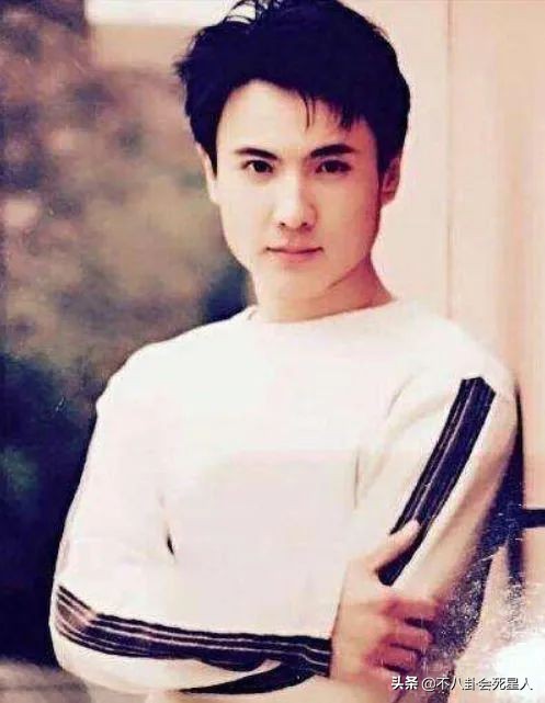 娛樂圈的“男性楷模”，沈騰與老婆相愛18年，小瀋陽爆紅依舊寵妻