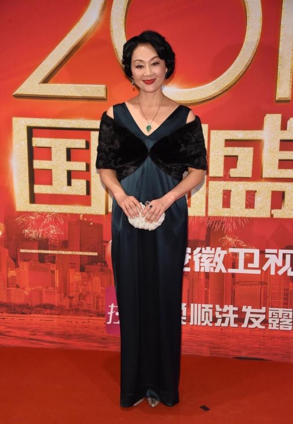 王姬歲數大了也這麼招搖,雖然造型看著挺低調,但皮草卻很“壕” 王姬歲數大了也這麼招搖,雖然造型看著挺低調,但皮草卻很“壕”