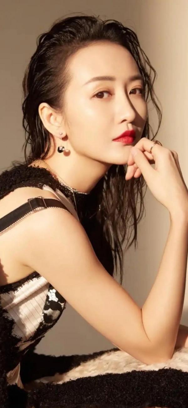 王鷗日常穿搭時髦減齡 影迷們覺得她演技如何評論關注轉發分享收藏