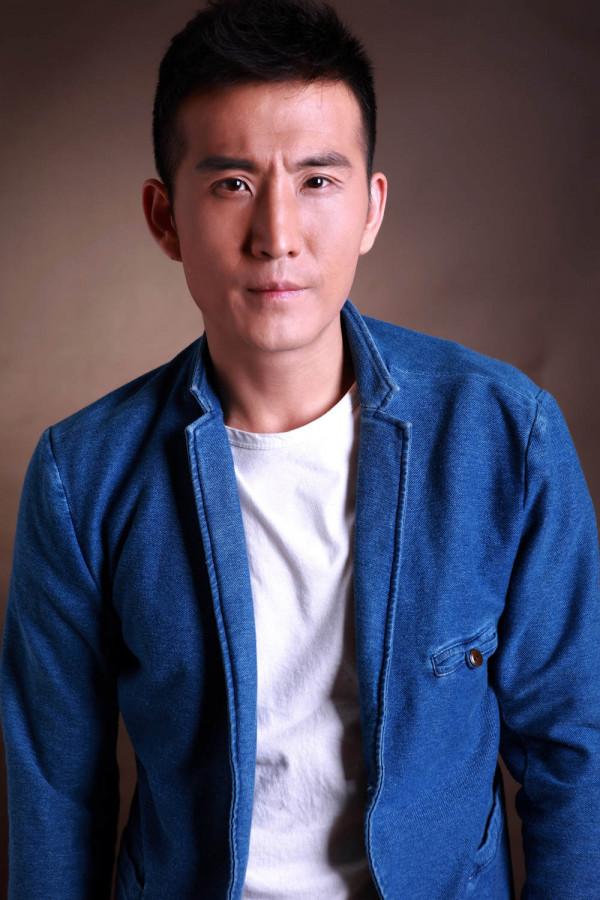 明明是親兄弟姐妹，卻一個爆紅一個落魄，都怪顏值、性格差距大？