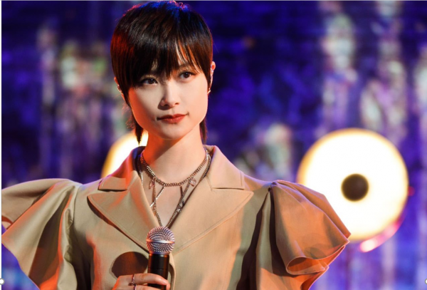 真實真誠的李宇春在2022央視跨年晚會，演繹出最具&OpenCurlyDoubleQuote;煙火氣&rdquo;的歌