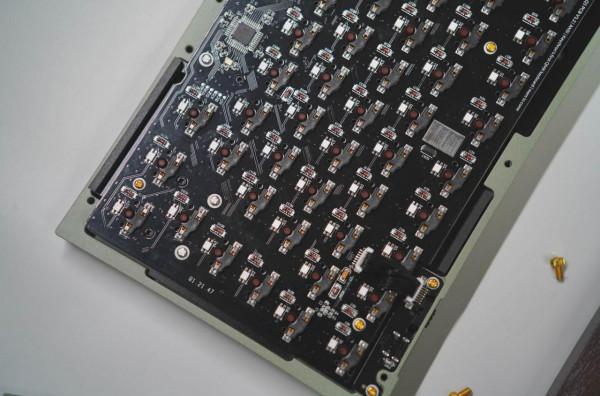 姍姍來遲的Keychron Q1&comma;入手的體驗到底如何