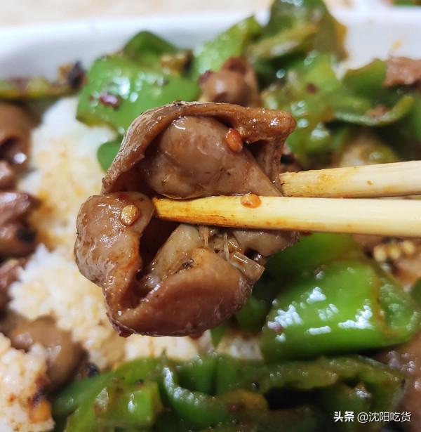 聞著味兒找到的小神店，泡菜、雞雜、肥腸、回鍋肉，通通不踩雷