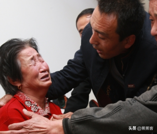 李紅旗：97年花2500買5張紙片，妻子埋怨，父親：這是5張烈屬證明