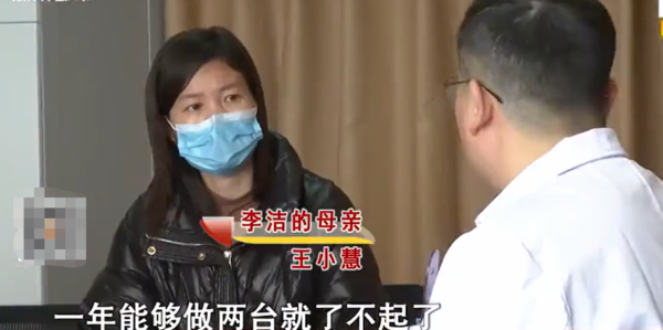 11歲“麻花女孩”李潔智力低於2歲，後背植入30顆螺釘，後來怎樣