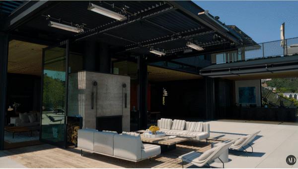 3.5億山頂豪宅佔地2.2畝 屋主竟然為豪車建了個展廳