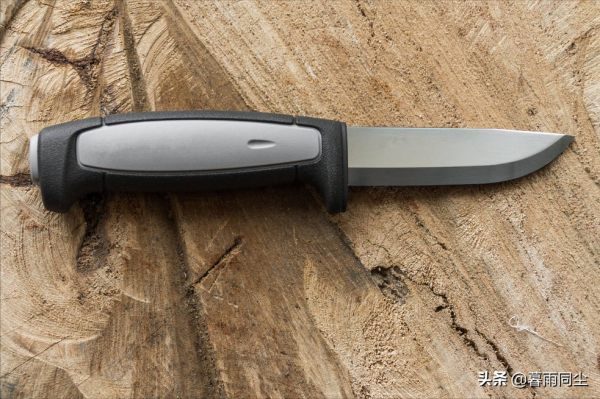 揹包客、徒步旅行如何選擇戶外刀具，教會你鑑別刀鋼的型別與特性