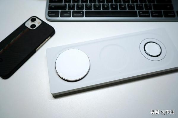 不插線、充滿電，iPhone13 mini全套無線充電體驗分享