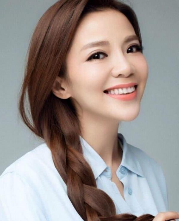 “湖南媳婦”朱迅：吃婆婆剩飯，伺候癱瘓的公公，愛丈夫也愛衡陽