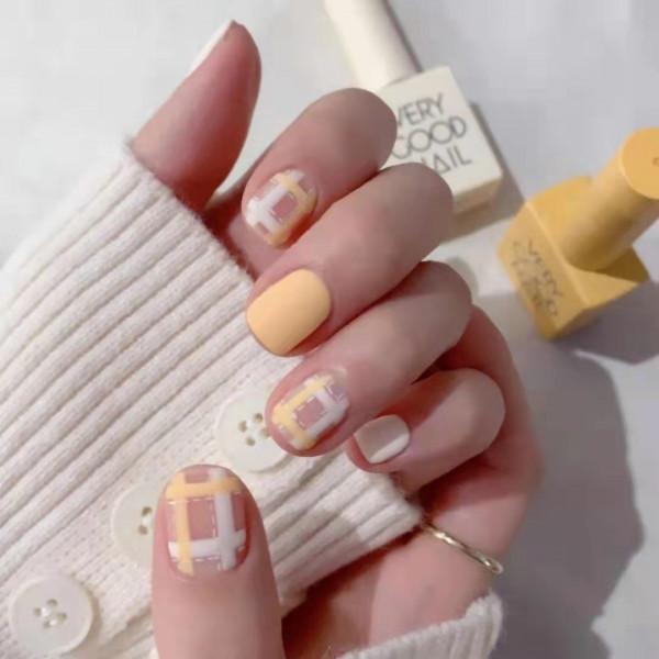 十級顯白合集:溫暖又高階的格子美甲 十級顯白合集:溫暖又高階的格子美甲