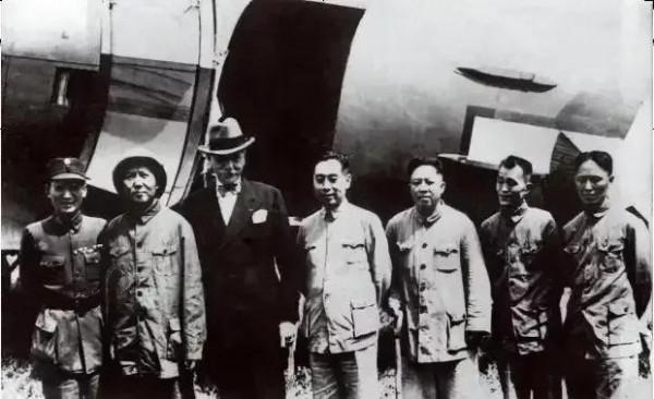 1949年，毛主席想拿一幅圖當國旗，張治中卻反對：擺根金箍棒幹嘛