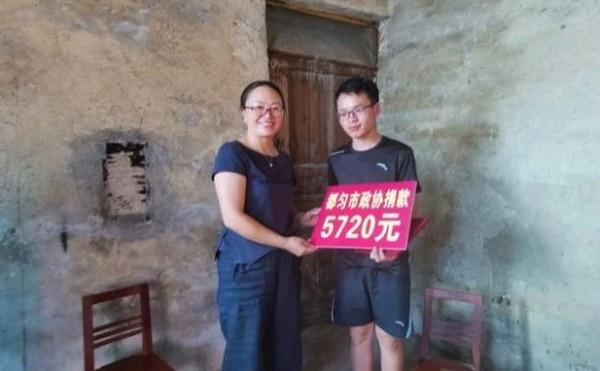 母親離家出走，寒門父親靠低保維持生活，供兒子考上北大