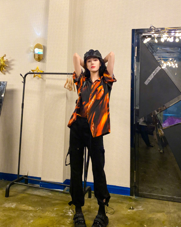 有一種整容叫熱巴換男友風，從女神到少年感，穿中性風的樣子好帥