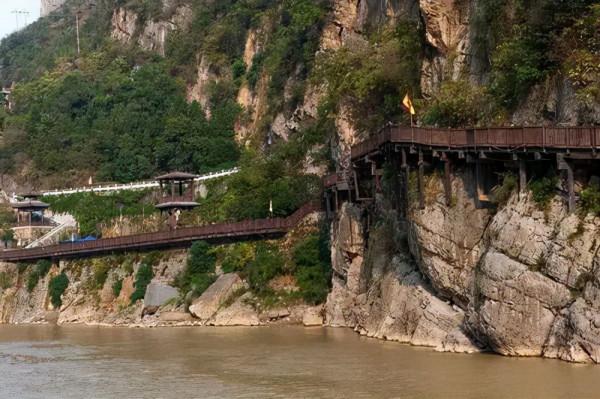 四川一奇特景點，極其兇險景色卻異常美麗，還為國家3A景區