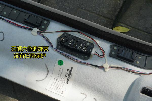 新奇駿拆解(3)車頂結構 鏽跡斑斑的大新車 新奇駿拆解(3)車頂結構 鏽跡斑斑的大新車