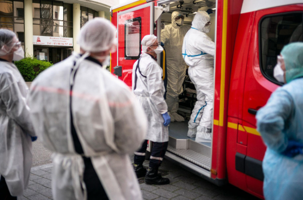 &OpenCurlyDoubleQuote;死亡潮&rdquo;正在到來！美聯社預測：這波疫情會讓美國再死幾十萬人