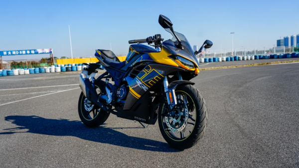 提速更快震動更低，國產250小跑車中頂級選手—無極250RR測評