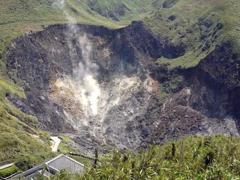 西班牙火山50年後再次噴發,岩漿流到街道,聊聊國內火山有幾座 西班牙火山50年後再次噴發,岩漿流到街道,聊聊國內火山有幾座