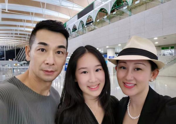 趙文卓女兒國外獨自慶生！曬美照清純動人，住宅華麗學費一年87萬