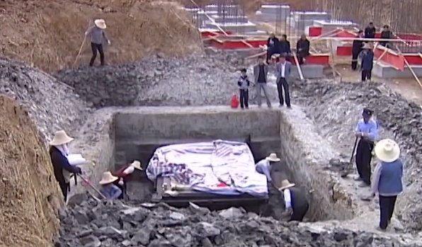 2011年，安徽挖出戰國雙墓，兩墓均未被盜掘，墓主頭顱卻不翼而飛