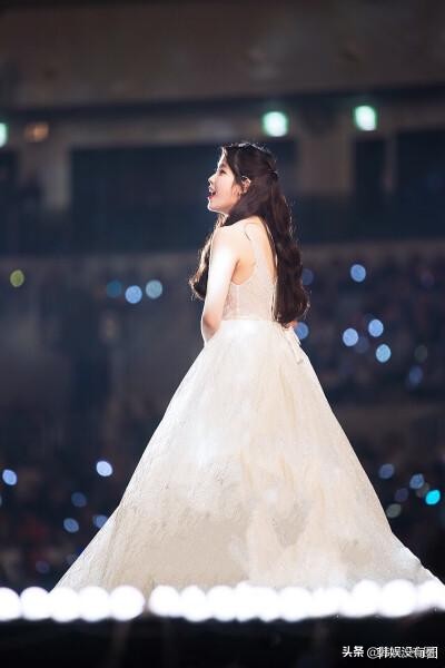 時隔4年，IU李知恩再次出演“2021MAMA”：通向30歲的舞臺