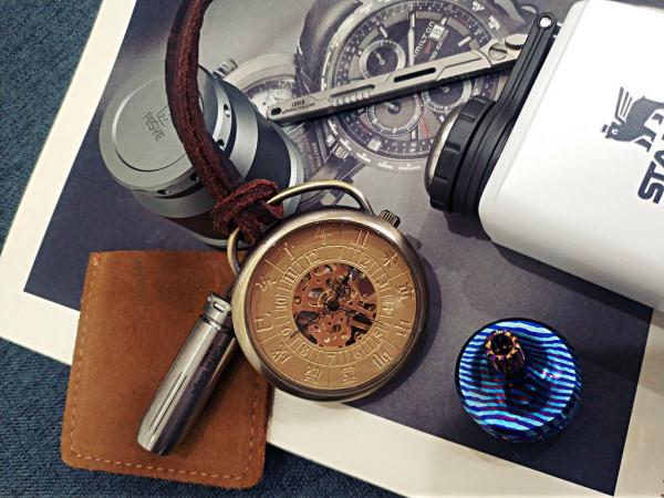 雍也十二時辰故宮日晷懷錶,雕花的機芯記錄的是把玩時光體驗 雍也十二時辰故宮日晷懷錶,雕花的機芯記錄的是把玩時光體驗