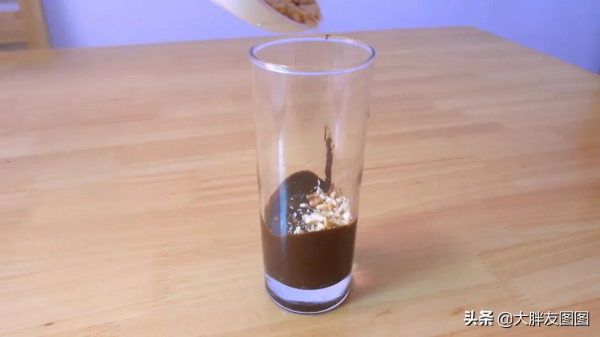 沒有模具，不需要打發，沒有生雞蛋，徒手做出脆皮冰淇淋