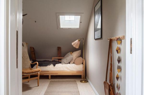 簡潔複式住宅，置身綠色廚房，在躺椅上消磨時光，好一片寧靜綠洲