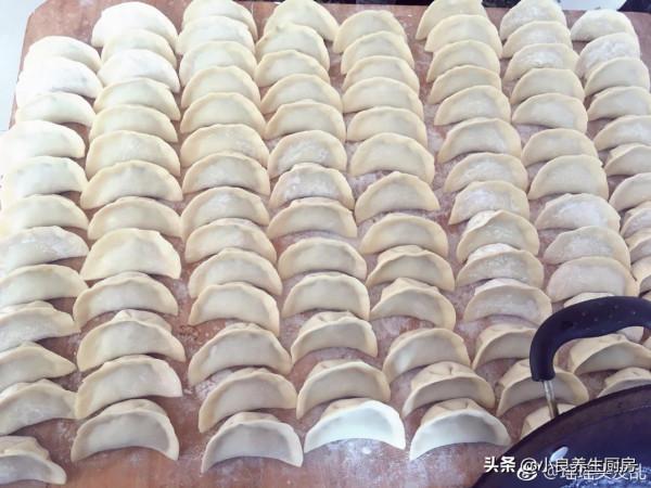 天冷了,用它包餃子最香,比肉餃子好吃,比韭菜還香,別不懂吃 天冷了,用它包餃子最香,比肉餃子好吃,比韭菜還香,別不懂吃