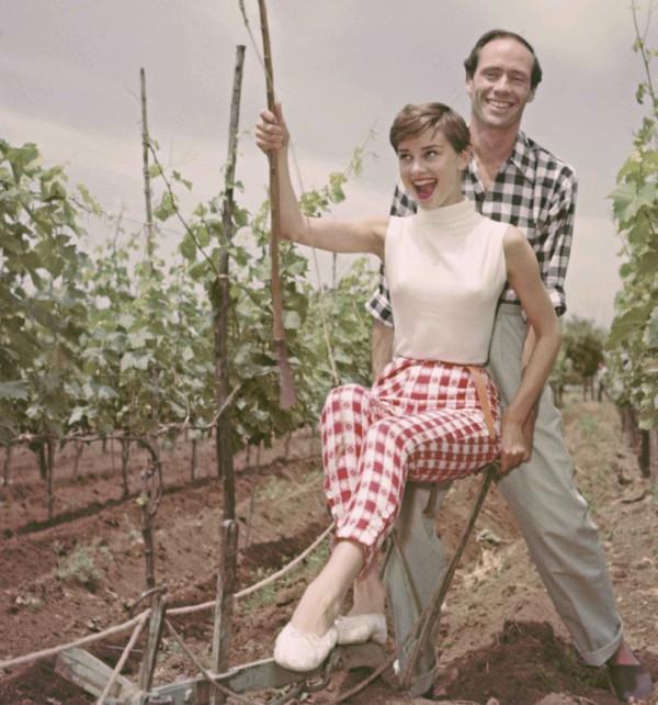 關於赫本的19個有趣事實：42碼大腳、討厭手錶、用針分開睫毛