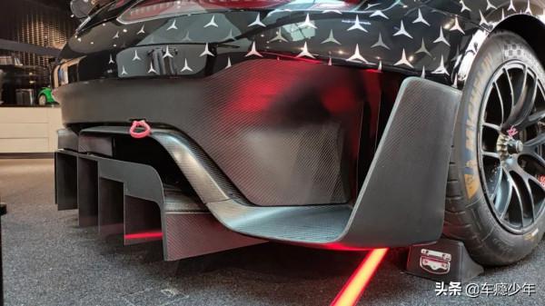 實拍賓士AMG GT3賽車！採用6.2升V8動力，國內極為罕見