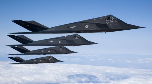 美軍第一款隱身戰機:F-117“夜鷹”!被擊落一架後黯然退役 美軍第一款隱身戰機:F-117“夜鷹”!被擊落一架後黯然退役