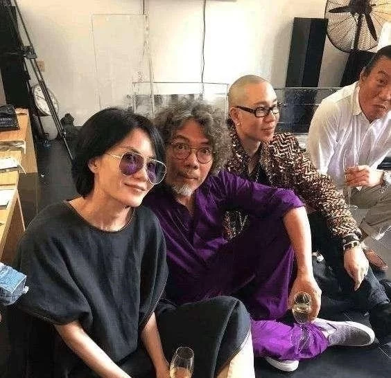 王菲氣質高就不會老一看就是50多歲的老阿姨了,臉垮的很厲害 王菲氣質高就不會老一看就是50多歲的老阿姨了,臉垮的很厲害