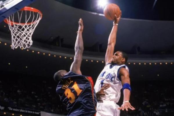 盤點“NBA超時空對決”第二期，壞小子遇上CP3，滑翔機碰上T-Mac