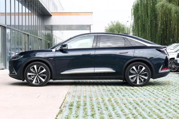 極狐阿爾法S：外觀時尚新潮，中大型車，最大馬力435PS，配置齊全