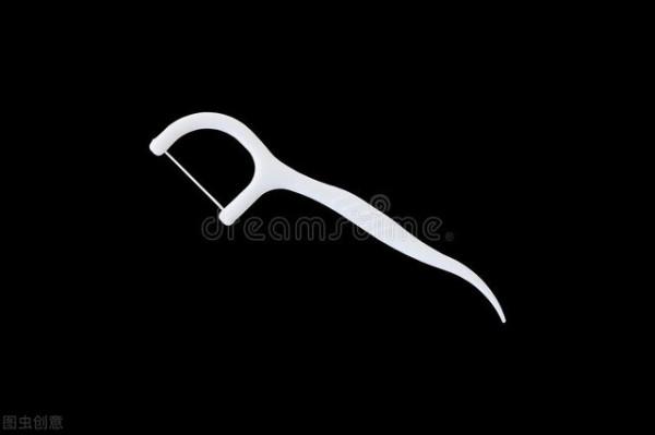 老人的牙齒只剩幾顆，要不要全拔了再鑲新牙？牙醫告訴你答案