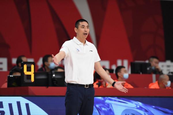 CBA最強“勸”架師!勸人打架的我還是頭一次見 CBA最強“勸”架師!勸人打架的我還是頭一次見