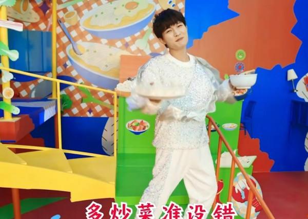 北京臺春晚：Angelababy主持被質疑不如幼兒園老師，馮鞏玩諧音梗