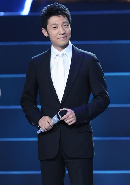 9位央視男神主持人，個個才華橫溢，康輝儒雅，撒貝南幽默