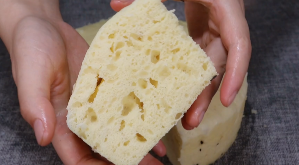 一碗麵粉就能做發糕，手不沾面，一攪一蒸就出鍋，鬆軟香甜不粘牙