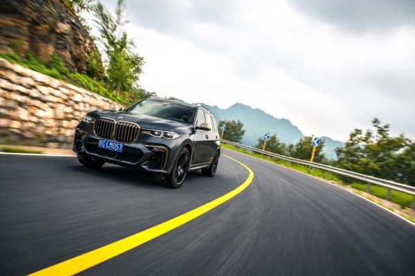 開玩笑!在全尺寸SUV中談操控?寶馬X7還真就這麼幹了! 開玩笑!在全尺寸SUV中談操控?寶馬X7還真就這麼幹了!