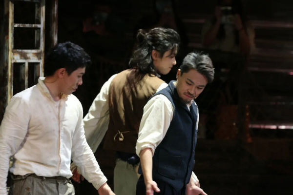 上海有棟“神秘”大廈，每晚都在上演一千零一夜