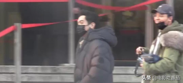 春晚五次聯排：趙麗穎緊身褲吸睛，沈騰眼神犀利，張小斐知性俏皮